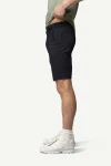 Devold Heroy Merino Shorts MAN, kolor: Caviar - prezentacja na modelu - bok