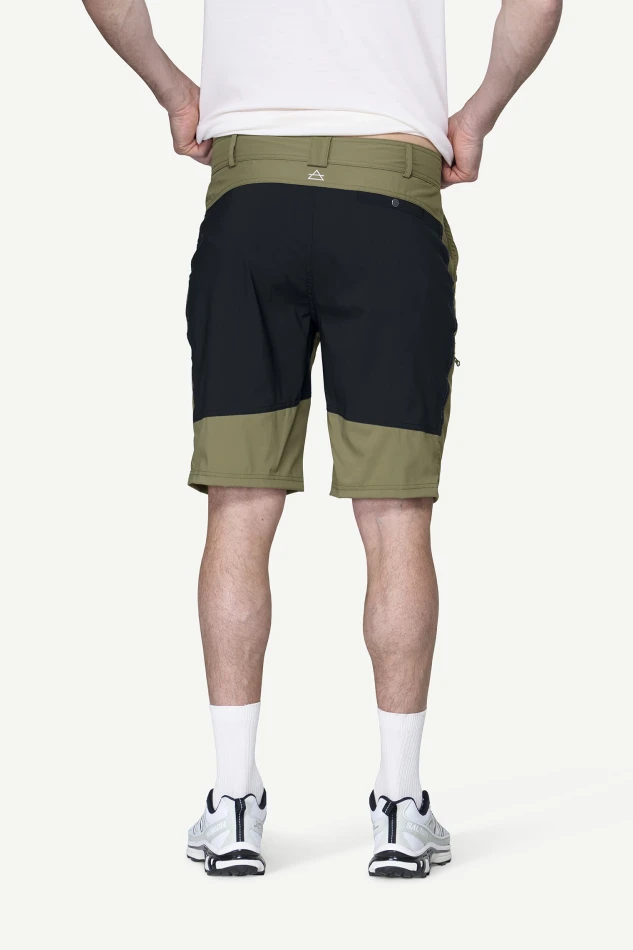 Devold Heroy Merino Shorts MAN, kolor: Lichen - prezentacja na modelu - tył