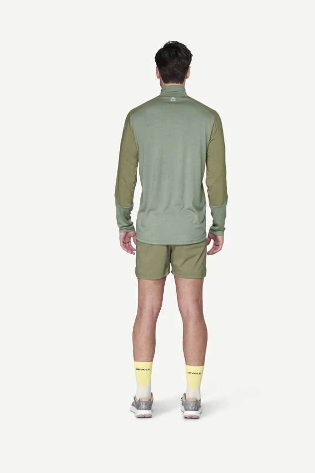 Devold Endurance Merino Cover Zip MAN, kolor: Lichen - prezentacja na modelu - tył