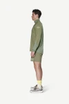 Devold Endurance Merino Cover Zip MAN, kolor: Lichen - prezentacja na modelu - bok