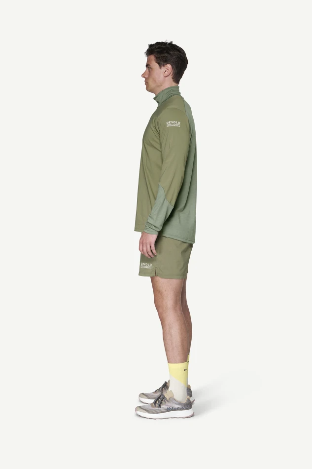 Devold Endurance Merino Cover Zip MAN, kolor: Lichen - prezentacja na modelu - bok