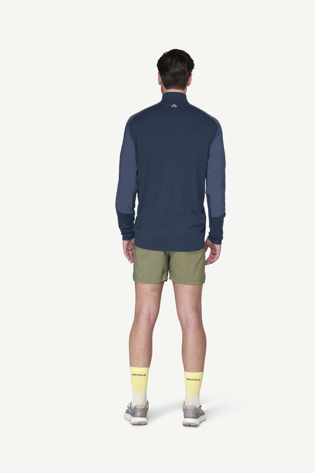 Devold Endurance Merino Cover Zip MAN, kolor: Night - prezentacja na modelu - tył