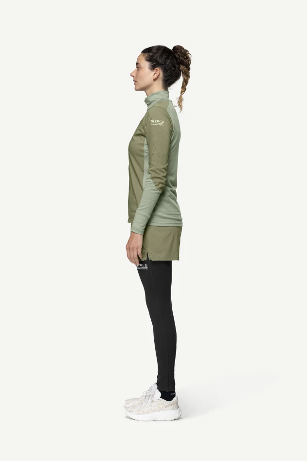 Devold Endurance Merino Cover Zip WMN, kolor: Lichen - prezentacja na modelce - bok