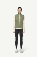 Devold Endurance Merino Vest WMN, kolor: Lichen - prezentacja na modelce - przód