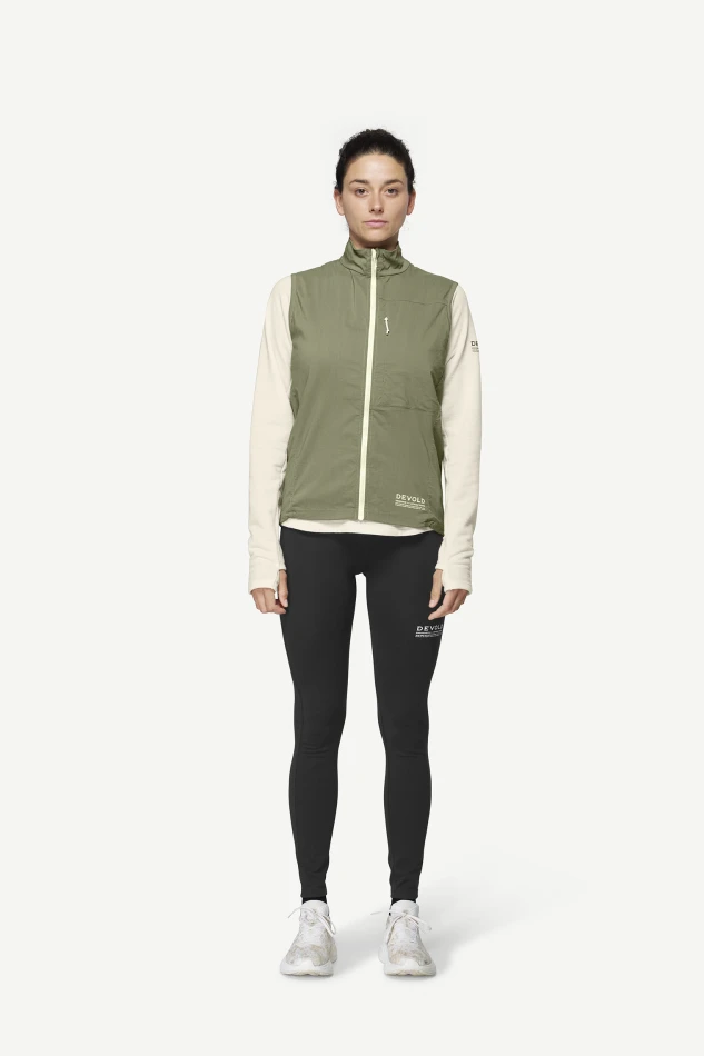Devold Endurance Merino Vest WMN, kolor: Lichen - prezentacja na modelce - przód