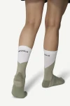 Devold Endurance Merino Sock, kolor: Fog - prezentacja na modelce