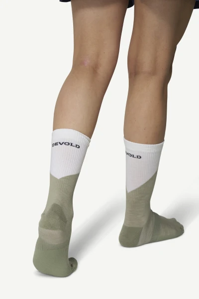Devold Endurance Merino Sock, kolor: Fog - prezentacja na modelce