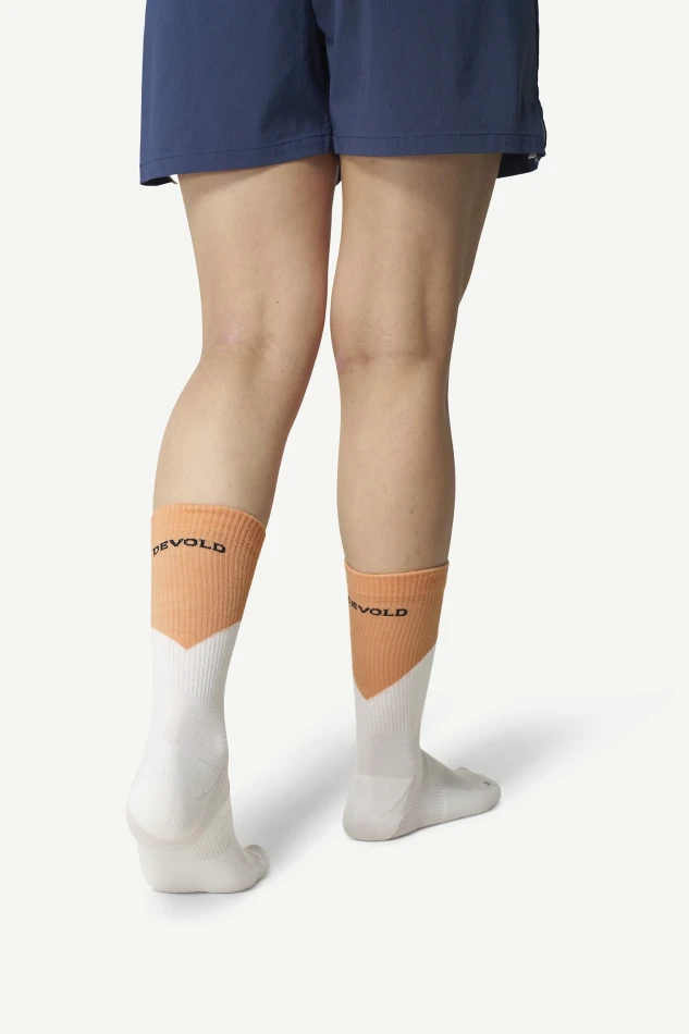 Devold Endurance Merino Sock, kolor: Sunrise - prezentacja na modelce
