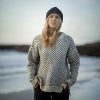 Devold Nordsjo Wool Sweater WMN, kolor: Offwhite - zdjęcie w terenie