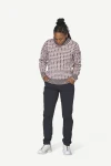 Devold Original Islender Wool Sweater, kolor: Chalk Pink/Anthracite - prezentacja na modelce - przód