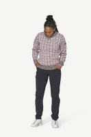 Devold Original Islender Wool Sweater, kolor: Chalk Pink/Anthracite - prezentacja na modelce - przód