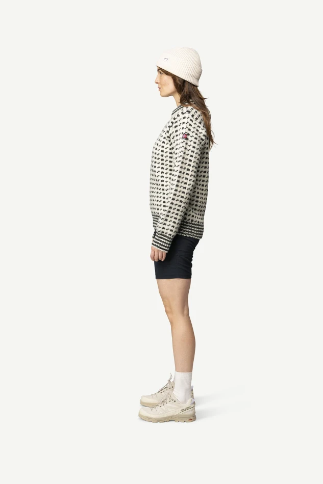 Devold Original Islender Wool Sweater, kolor: Offwhite/Anthracite - prezentacja na modelce  - bok
