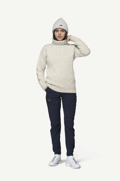 Devold Nansen Wool High Neck, kolor: Grey Melange - prezentacja na modelce - przód