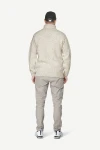 Devold Nansen Wool High Neck, kolor: Grey Melange - prezentacja na modelu - tył