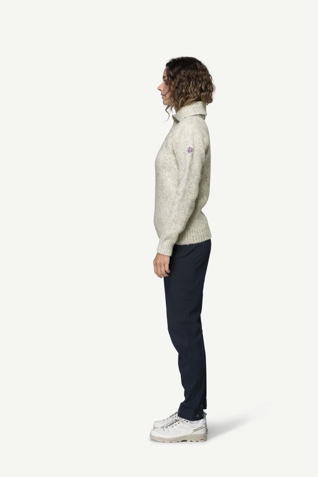 Devold Nansen Wool Zip Neck, kolor: Grey Melange - prezentacja na modelce - bok