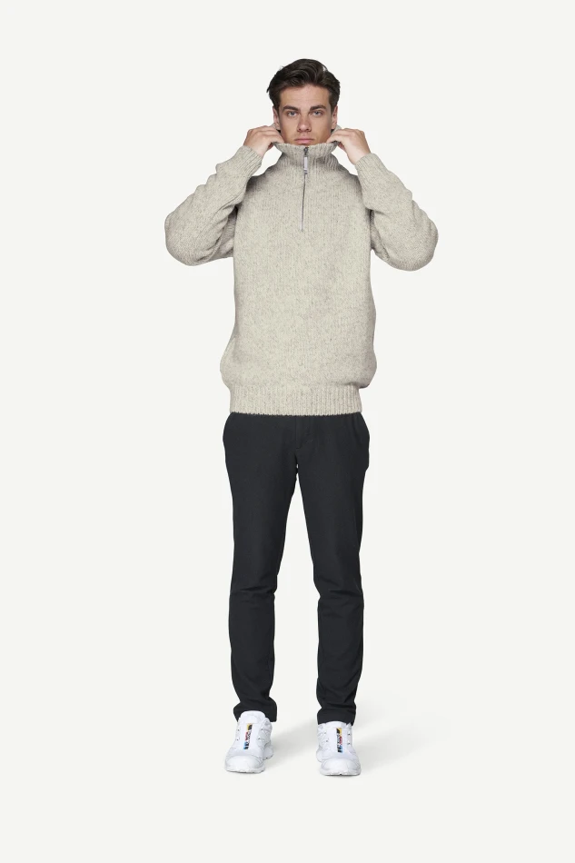 Devold Nansen Wool Zip Neck, kolor: Grey Melange - prezentacja na modelu - przód