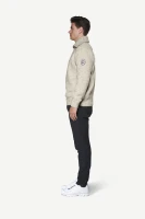 Devold Nansen Wool Zip Neck, kolor: Grey Melange - prezentacja na modelu - bok