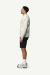 Devold Nansen Wool Sweater, kolor: Grey Melange - prezentacja na modelu - bok