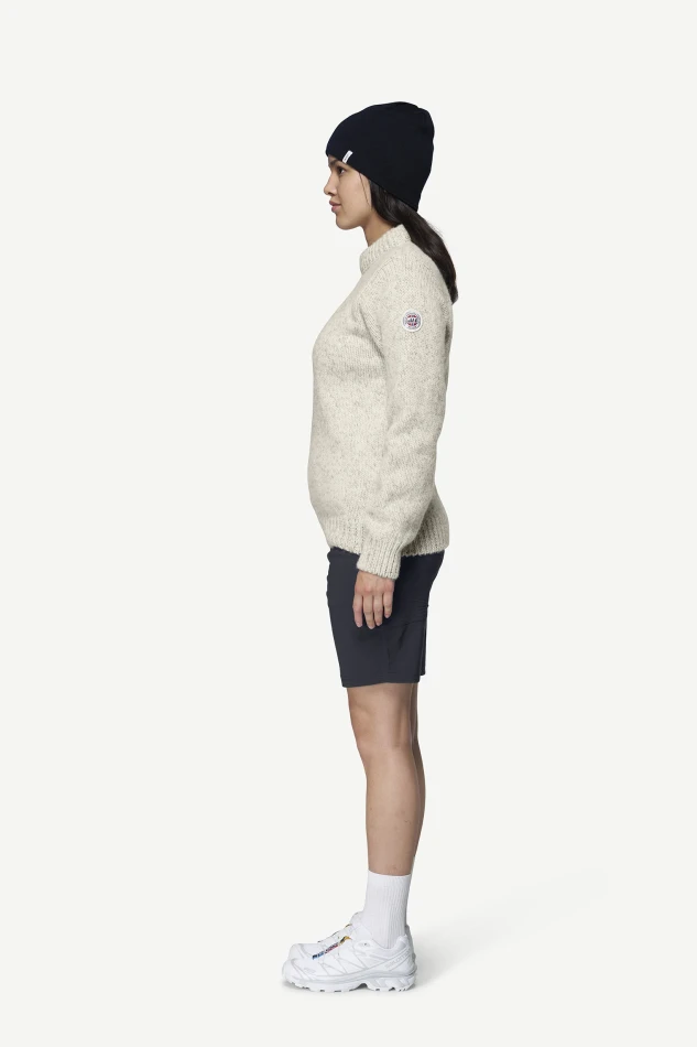 Devold Nansen Wool Sweater, kolor: Grey Melange - prezentacja na modelce - bok