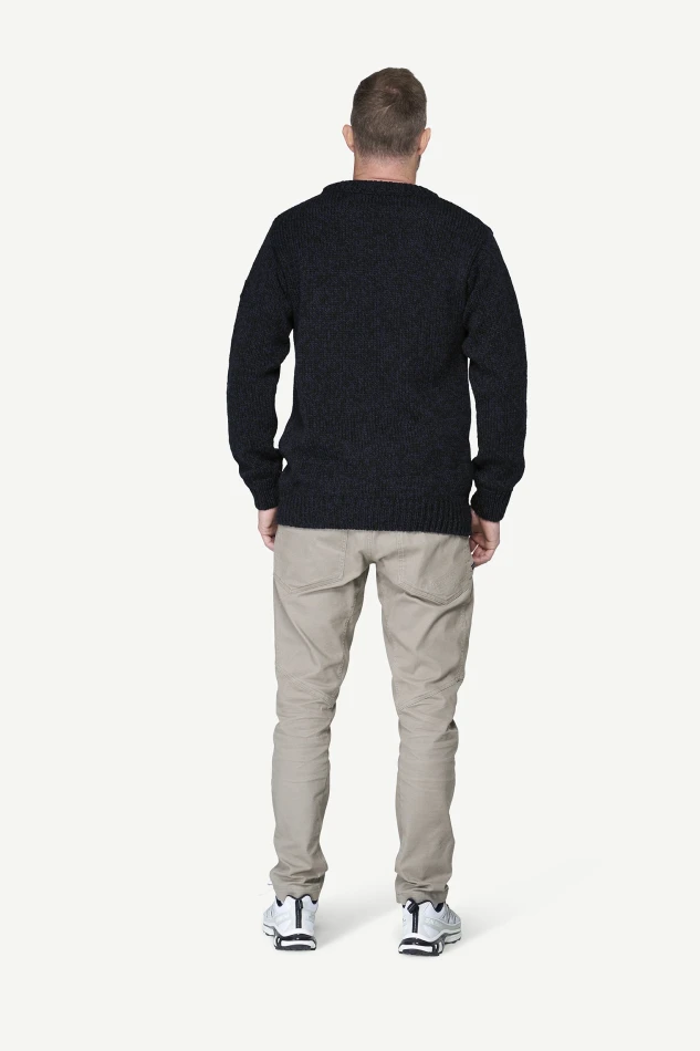 Devold Nansen Legacy Sweater, kolor: Navy/Offwhite - prezentacja na modelu - tył