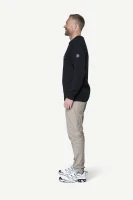 Devold Nansen Legacy Sweater, kolor: Navy/Offwhite - prezentacja na modelu - bok