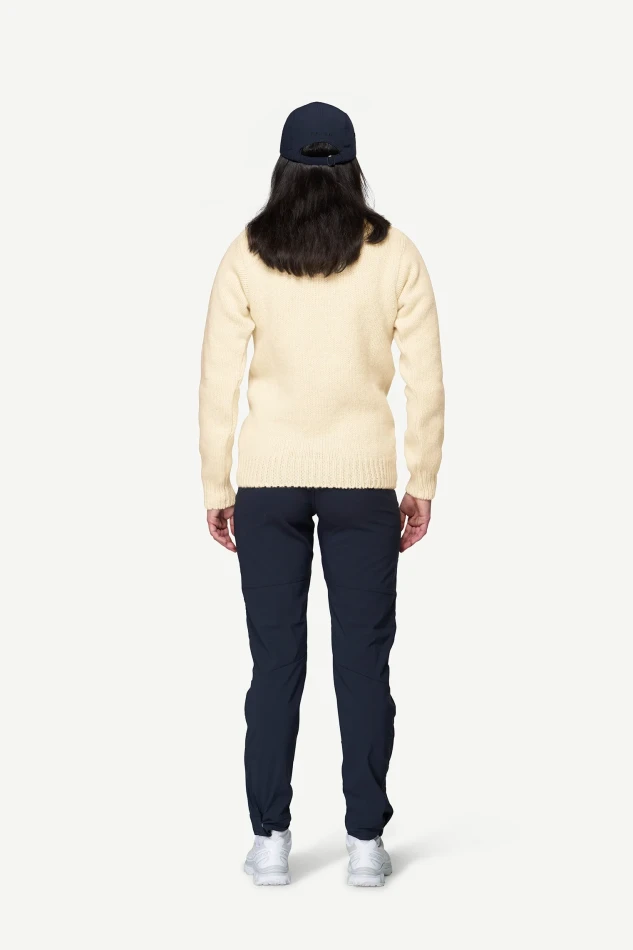 Devold Nansen Legacy Sweater, kolor: Raw White - prezentacja na modelce - tył