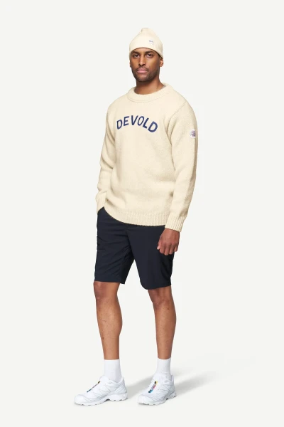 Devold Nansen Legacy Sweater, kolor: Raw White - prezentacja na modelce - przód