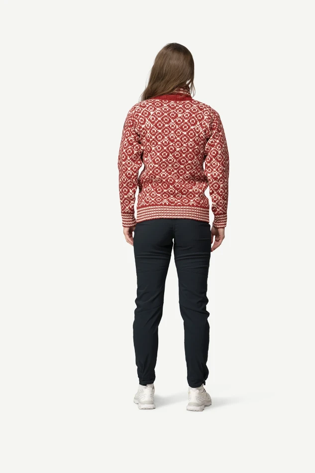 Devold Svalbard Wool High Neck, kolor: Hindberry/Offwhite - prezentacja na modelce - tył