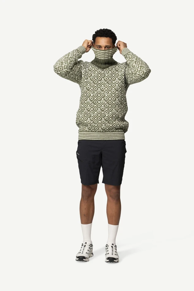 Devold Svalbard Wool High Neck, kolor: Offwhite/Grey - prezentacja na modelu - przód