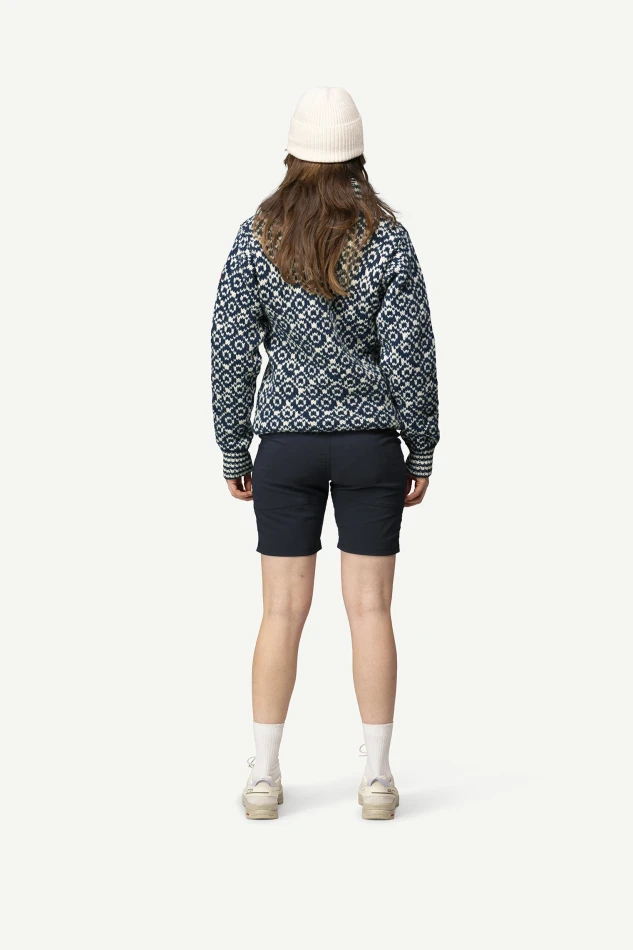 Devold Svalbard Wool Zip Neck, kolor: Night/Offwhite - prezentacja na modelce - tył