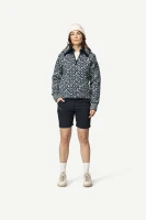 Devold Svalbard Wool Zip Neck, kolor: Night/Offwhite - prezentacja na modelce - przód