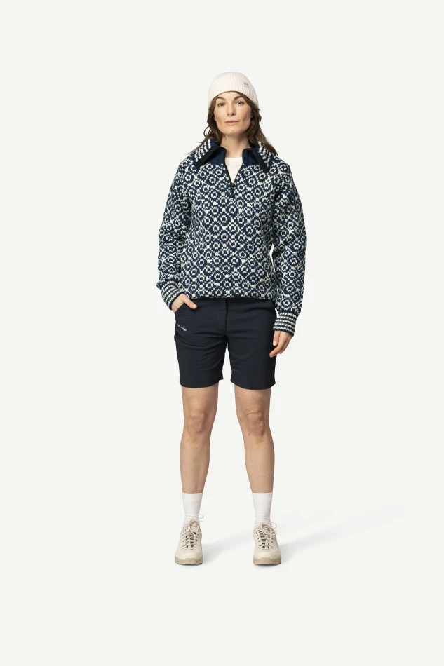 Devold Svalbard Wool Zip Neck, kolor: Night/Offwhite - prezentacja na modelce - przód