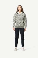 Devold Svalbard Wool Zip Neck, kolor: Offwhite/Anthracite - prezentacja na modelce - przód