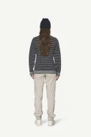 Devold Islender Refined Sweater, kolor: Ink/Offwhite - prezentacja na modelce - tył