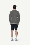 Devold Islender Refined Sweater, kolor: Ink/Offwhite - prezentacja na modelu - przód