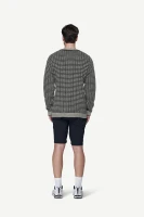 Devold Islender Refined Sweater, kolor: Ink/Offwhite - prezentacja na modelu - przód