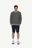 Devold Islender Refined Sweater, kolor: Ink/Offwhite - prezentacja na modelu - przód