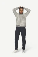 Devold Islender Refined Sweater, kolor: Raw White - prezentacja na modelce - przód