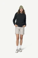 Devold Nansen Refined Sweater, kolor: Ink - prezentacja  na modelce - przód