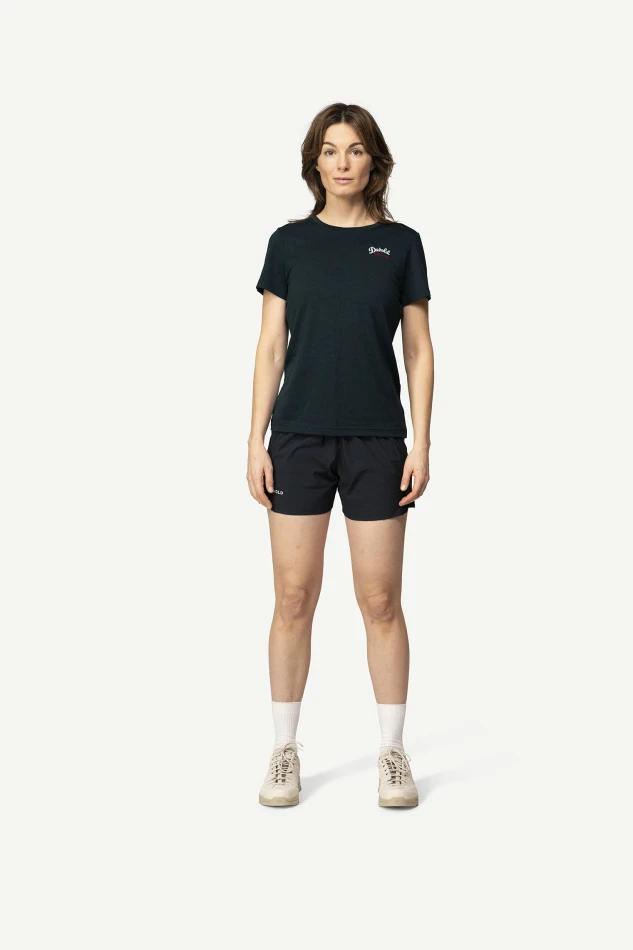 Devold Classic Script Tee WMN, kolor: Ink - prezentacja na modelce - przód
