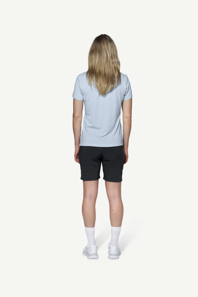 Devold Classic Summit Tee WMN, kolor: Dawn - prezentacja na modelce - tył
