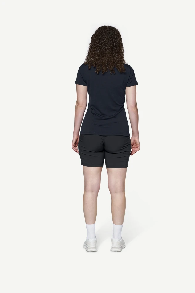Devold Classic Summit Tee WMN, kolor: Ink - prezentacja na modelce - tył