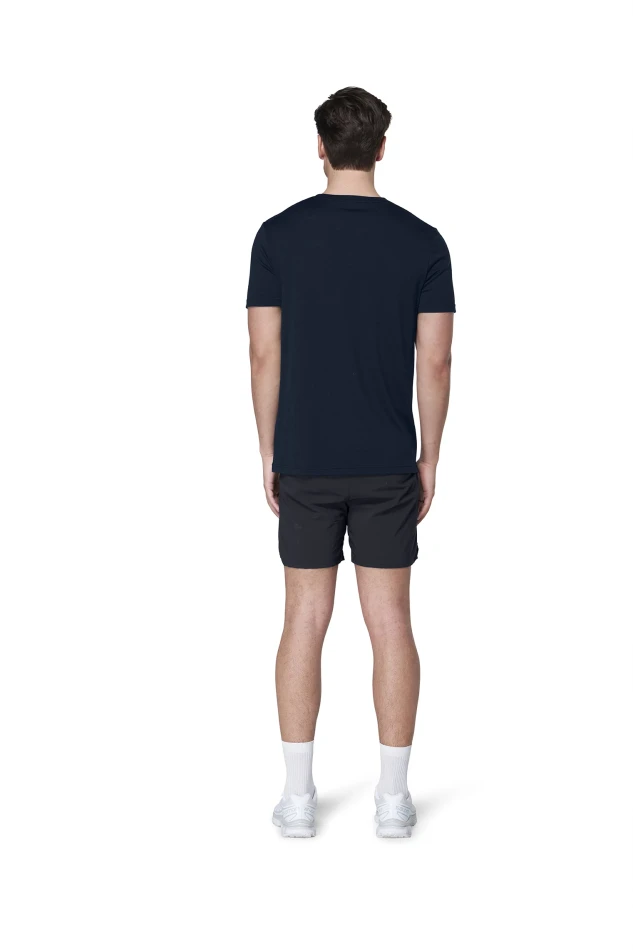 Devold Classic Legacy Tee MAN, kolor: Ink - prezentacja na modelu - tył