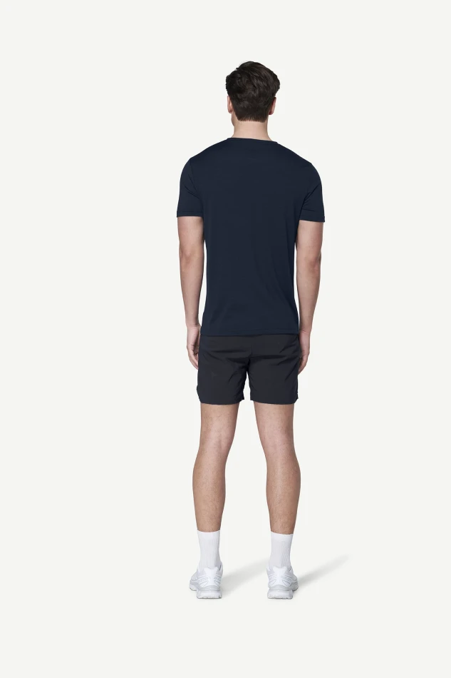 Devold Classic Summit Tee MAN, kolor: Ink - prezentacja na modelu - tył