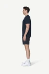 Devold Classic Summit Tee MAN, kolor: Ink - prezentacja na modelu - bok