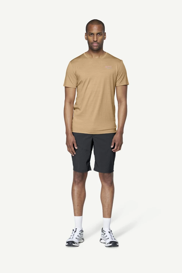 Devold Premium Fisherman Tee MAN, kolor: Oak - prezentacja na modelu - przód