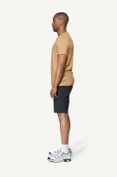 Devold Premium Fisherman Tee MAN, kolor: Oak - prezentacja na modelu - bok