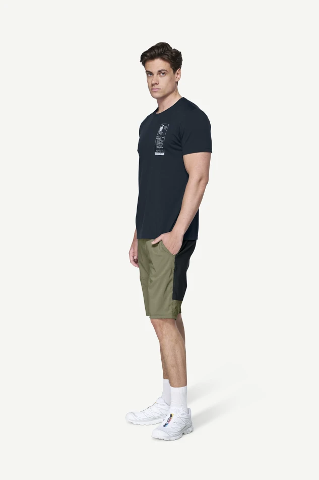 Devold Premium Ad Tee MAN, kolor: Ink - prezentacja na modelu - przód