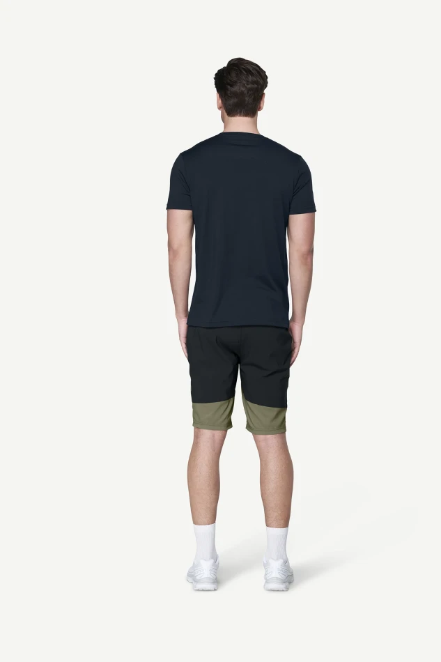 Devold Premium Ad Tee MAN, kolor: Ink - prezentacja na modelu - tył