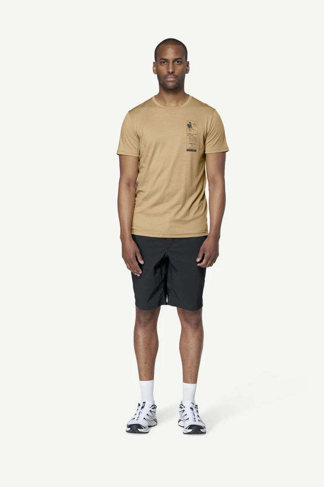 Devold Premium Ad Tee MAN, kolor: Oat - prezentacja na modelu - przód